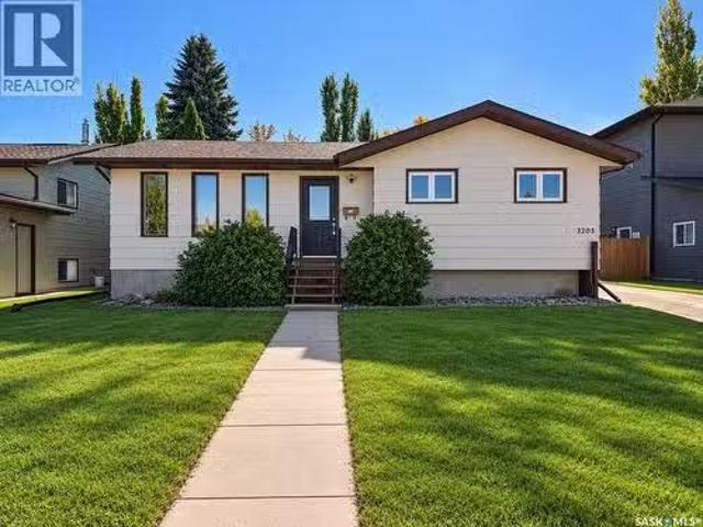 3205 Bliss Crescent, Prince Albert, SK, S6V 7M1 house for sa.