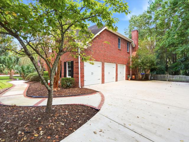 3205 Pignatelli Crescent