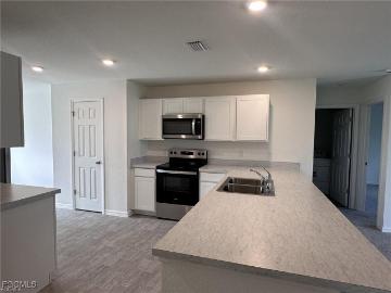 3206 NE 14th Pl, Cape Coral, FL 33909 | MLS #2026003