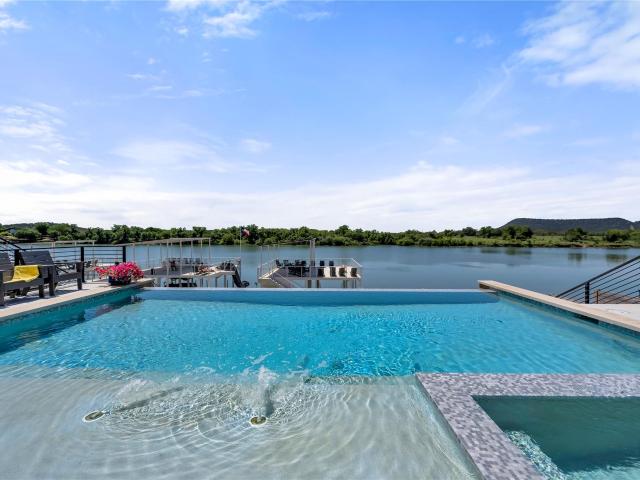 3208 River Oaks Dr