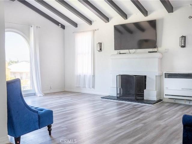 3208 W 74th St, Park Hills Heights, CA 90043
