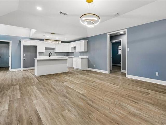 3200 Lakewood Dr, Violet, LA 70092 | MLS #2561