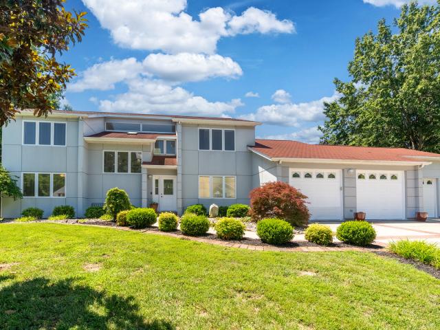 3201 Foxberry Circle