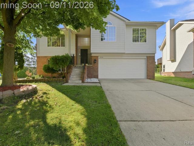 3201 Lynhurst Court