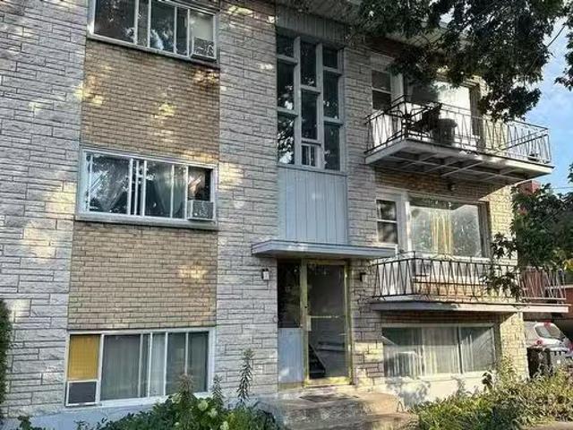 3203 3207 Rue Adélaïde, Longueuil Saint Hubert, QC, J3Y 4W.