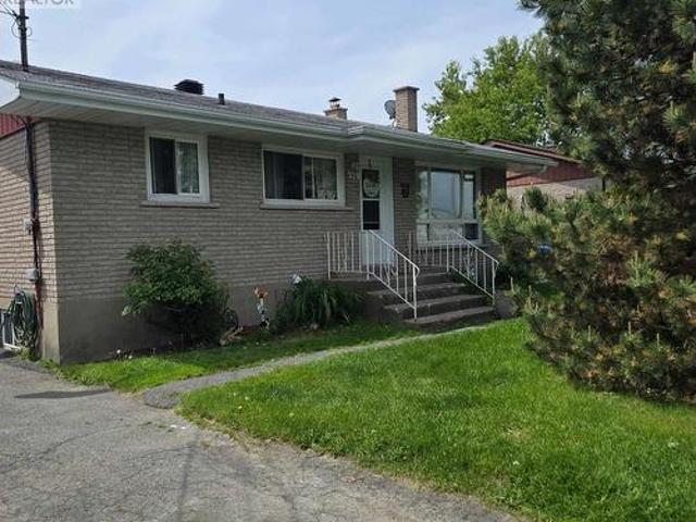 320 Balmoral Avenue, Cornwall, ON, K6H 3G7 house for sale | Listing ID X13418 | Royal LePage
