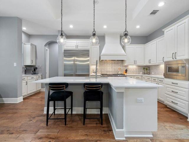 320 Bisset Ct