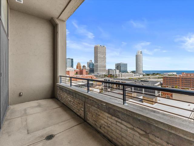 320 E Buffalo St, Unit 804