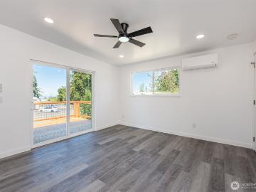 320 E Lopez Avenue