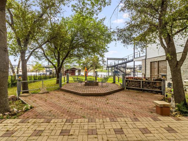 320 Harris Loop