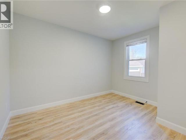 320 HIGHLAND Road E Unit# Main, Kitchener, Ontario, N2M3W4