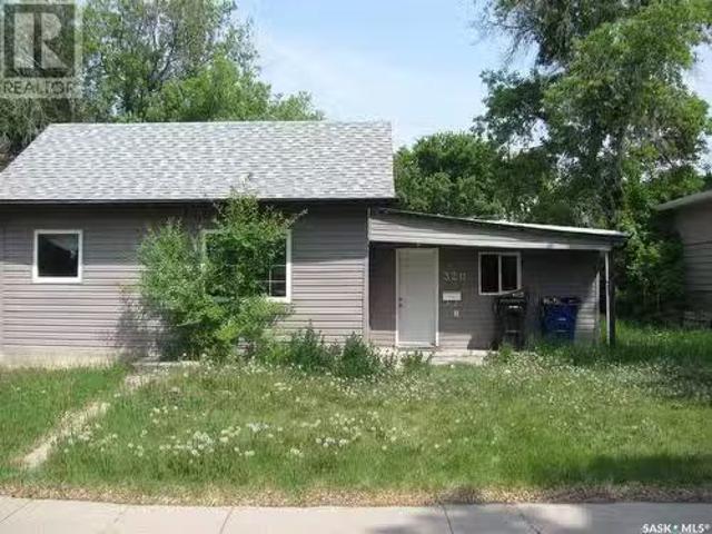 320 Ottawa Avenue S, Saskatoon, SK, S7M 3L7 house for sale.