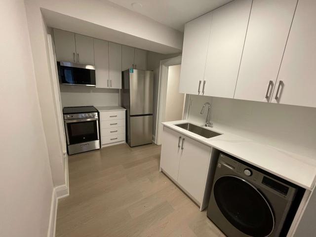 320 Lonsdale Road, Toronto, Ontario M4V 1X4, Canada