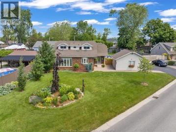 Kingsville, Ontario - Garden, Swimming pool