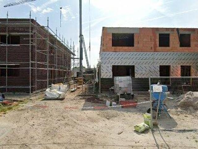 320 m2 apartment for rent in Arendonk