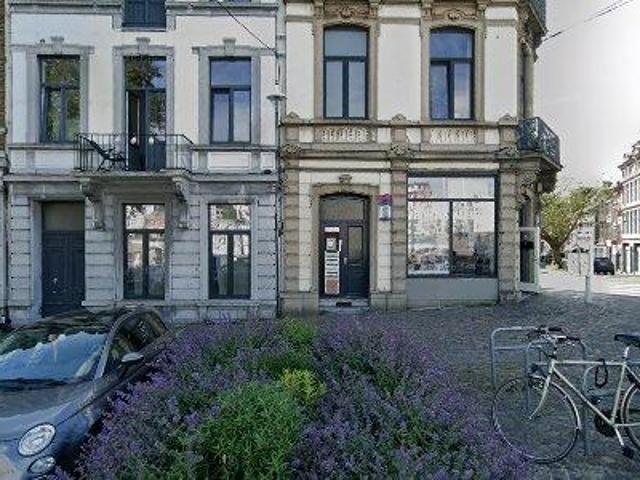 320 m2 apartment for rent in Luik