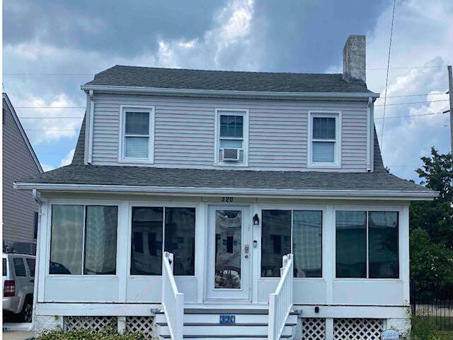 320 Sunset Dr South, 3 beds, 2 full baths