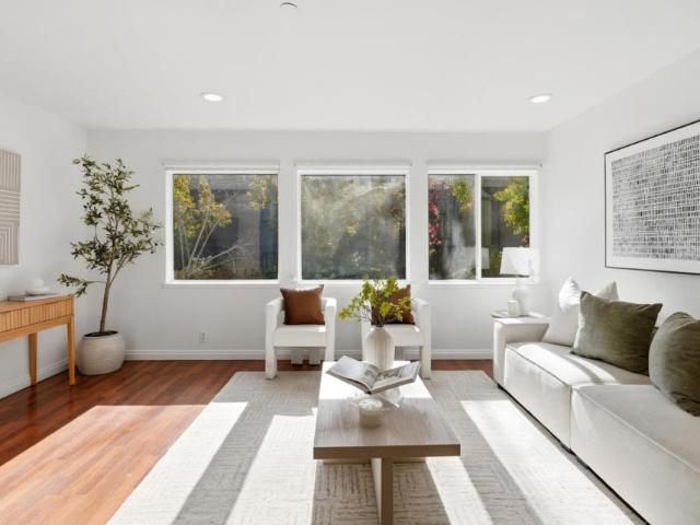 320 Peninsula Avenue 211