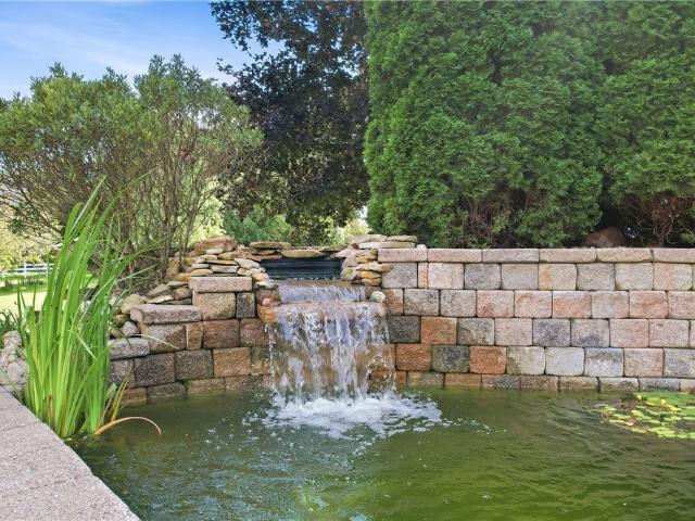 320 Robertson Rd
