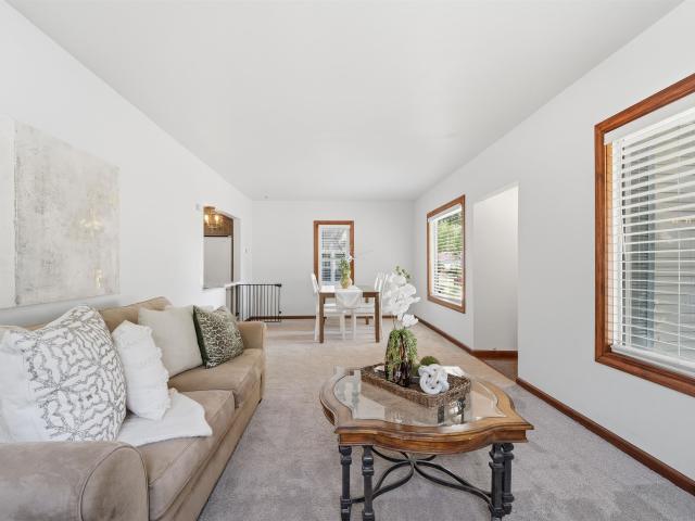 320 W 8TH Street