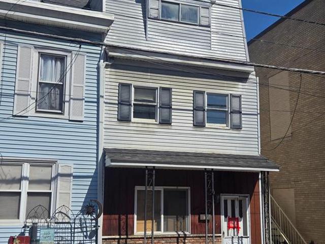 320 W Norwegian Street