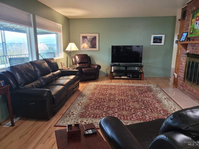 3214 Meadowlark Drive