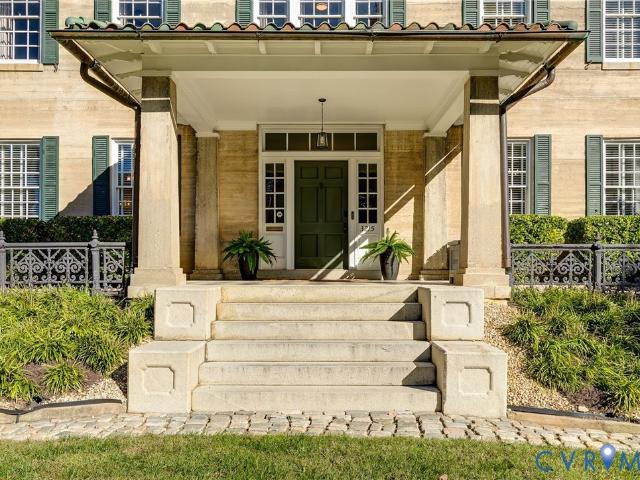 3215 Seminary Avenue