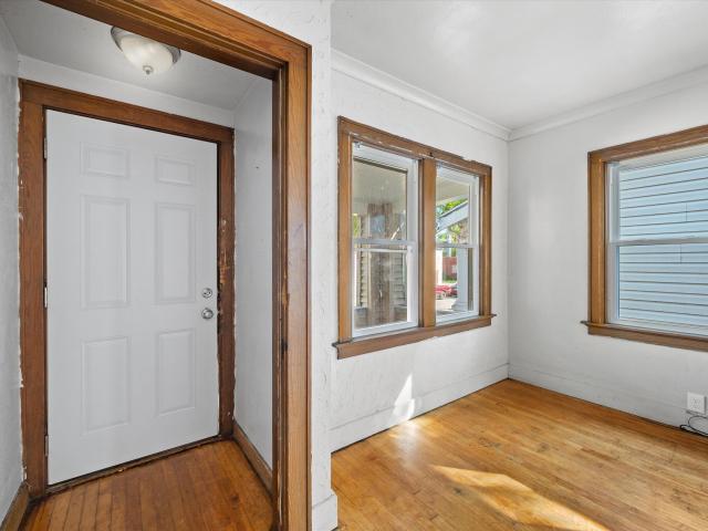 3215 W Auer Ave