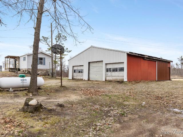 3216 W Lakeside Drive