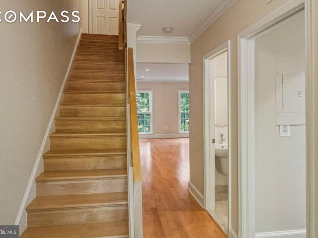 3217 Sutton Pl NW B, Washington, DC