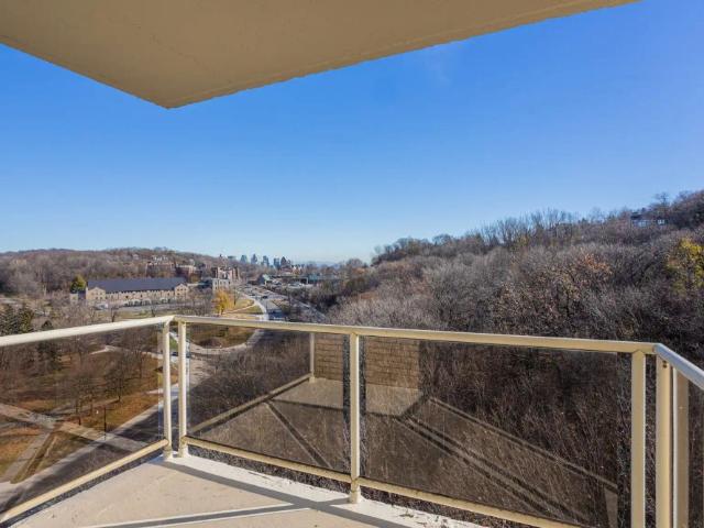 3210 3250 Forest Hill — 5 1/2
