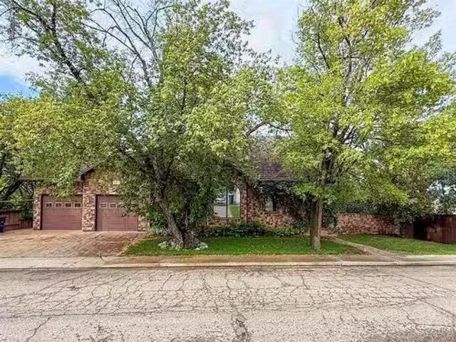 3211 Mcdonald Avenue, Brandon, MB, R7B 0B5 Luxury House for.
