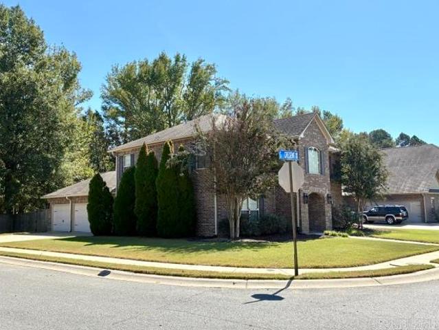 3212 S Cresent Drive