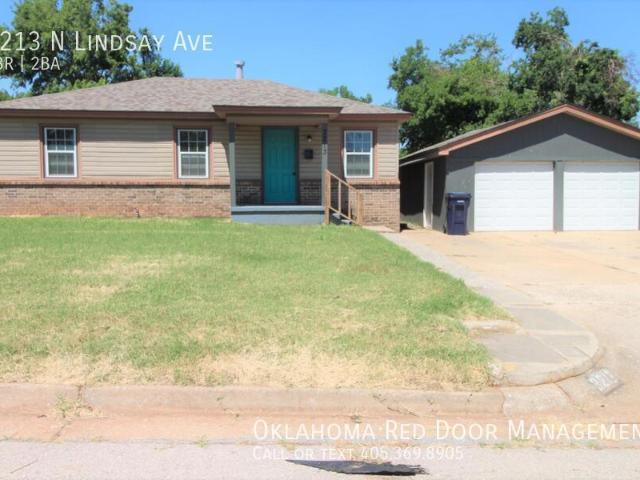 3213 N Lindsay Ave, 4 beds, 2 full baths
