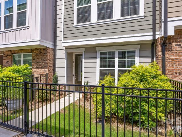 3213 Zenith Lane