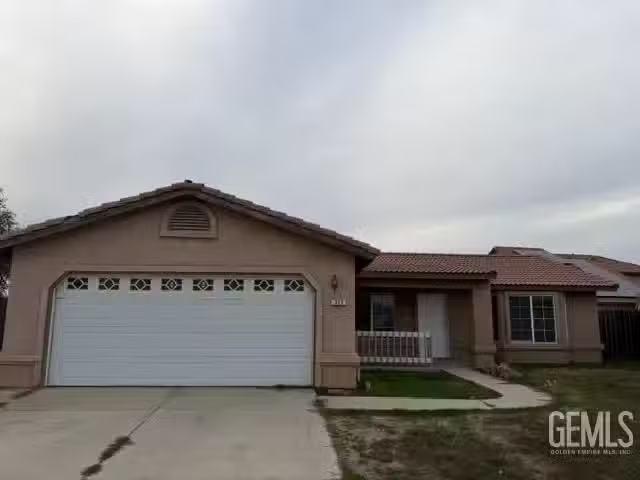321 CALLE PINUELAS, DELANO, CA 93215