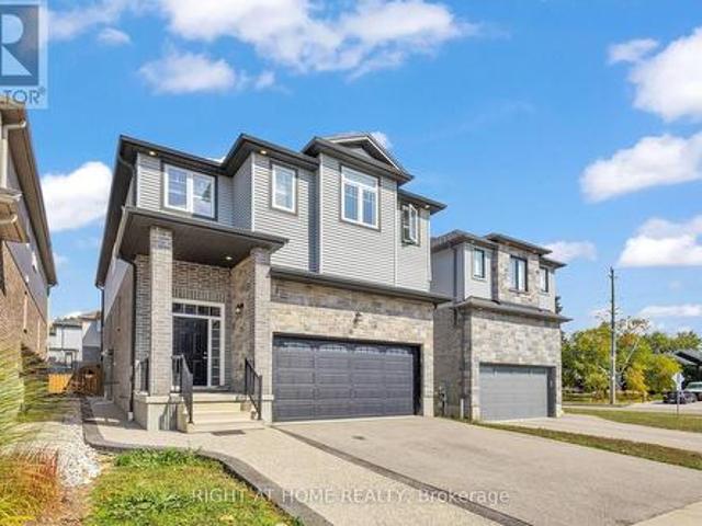 321 Carriage Way, Waterloo, ON, N2K 0C2 house for sale | Listing ID X13541 | Royal LePage