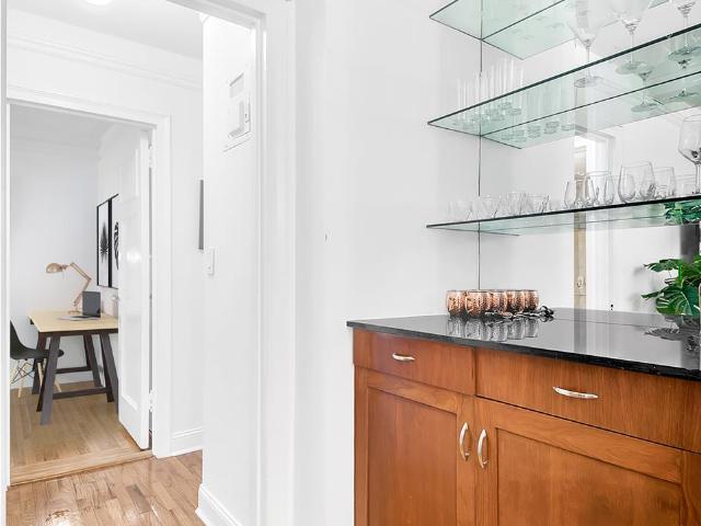 321 E 43rd St, 1 bed, 1 full bath