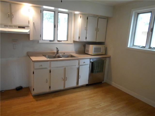 321 E 4th St