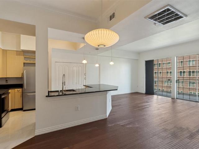 3225 Turtle Creek Boulevard # 520