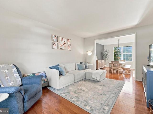 3228 Silbury Hl