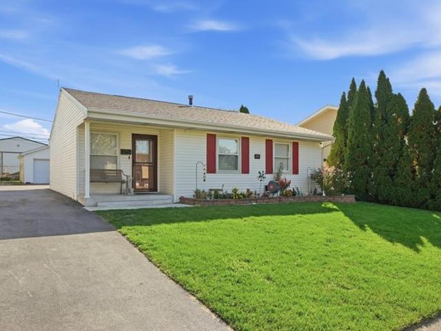 3221 Hopkins St, Steger, IL 60475