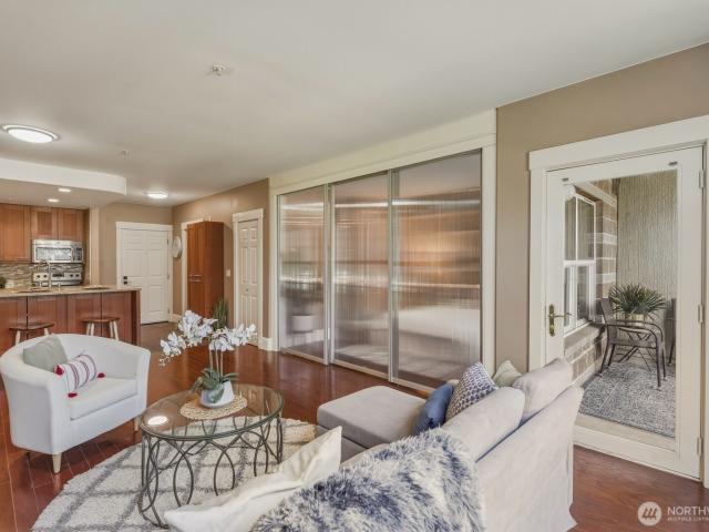 3221 SW Avalon Way # 201