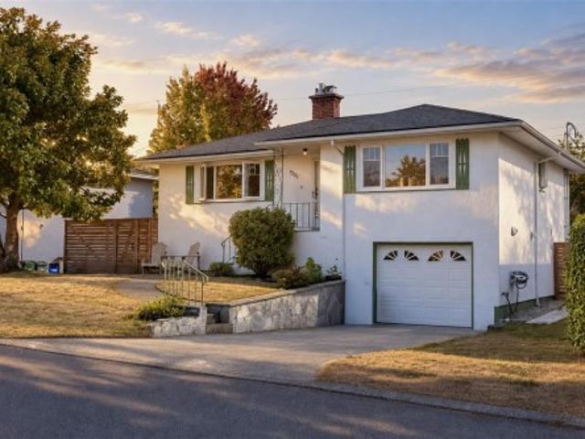 3221 Service St, Saanich, BC, V8P 4M8 house for sale | Listing ID 1050 | Royal LePage