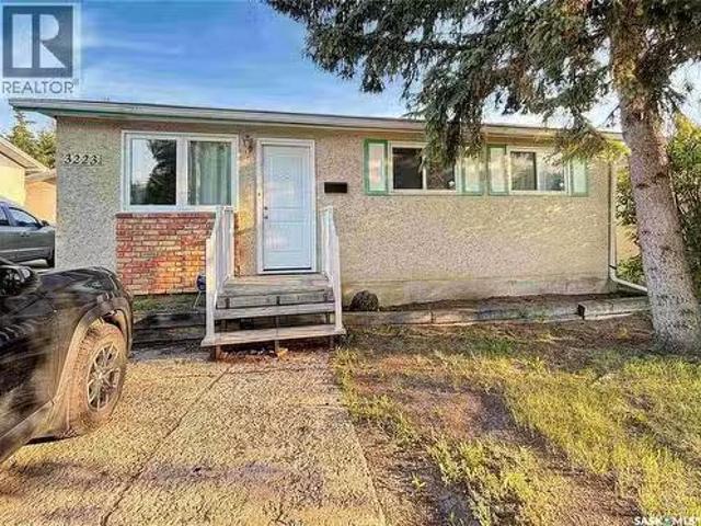 3223 Maxwell Street, Saskatoon, SK, S7L 3Y1 house for sale.