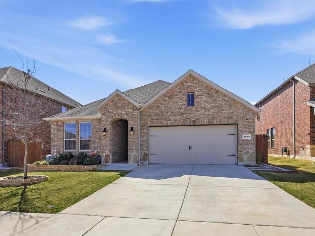 3223 Hunters Gln Dr, Aubrey, TX 76227 | MLS #21318