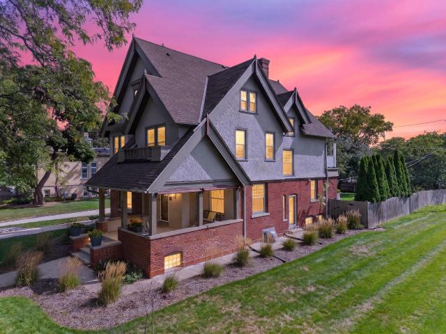 3223 W Highland Blvd