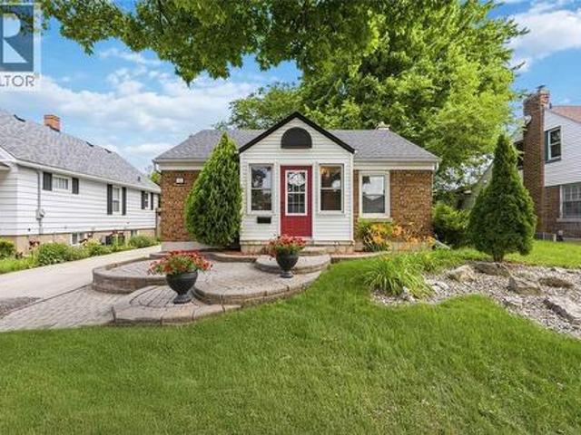 322 Cobden Street, Sarnia, ON, N7T 4A3 house for sale | Listing ID 26016 | Royal LePage