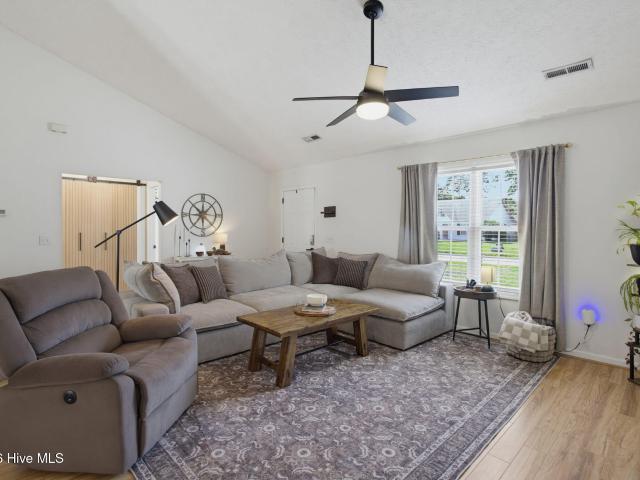 322 Deepwoods Court SE