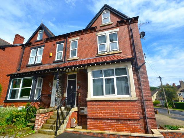 322 Harrogate Road, Leeds LS17 1 bed flat to rent £900 pcm £208 pw